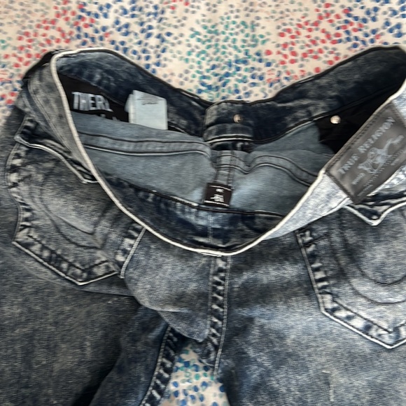 I am selling an authentic pair of True Religion Jean without tags. - Picture 4 of 6